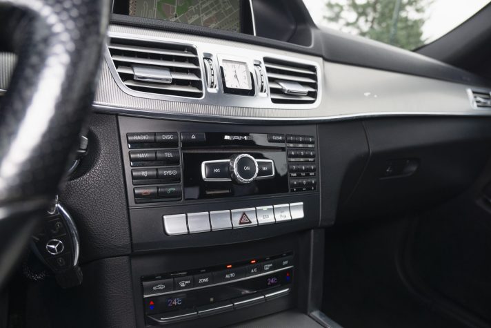 MERCEDES BENZ E220