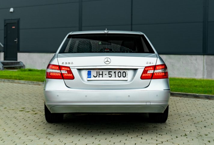 MERCEDES BENZ E220