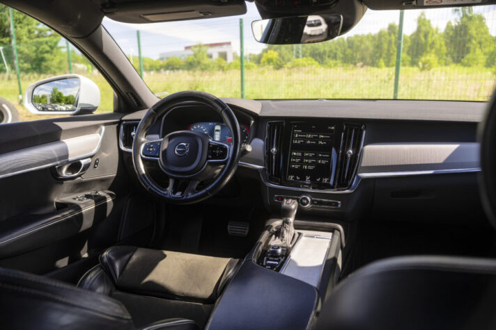 VOLVO V90 R-DESIGN