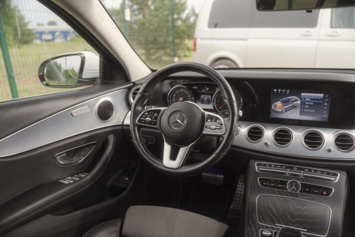 MERCEDES BENZ E300 DE