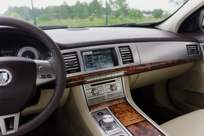 JAGUAR XF