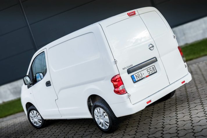 NISSAN NV200