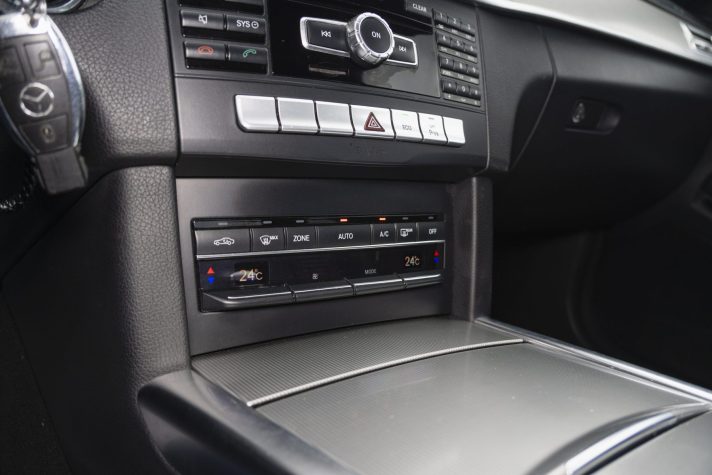 MERCEDES BENZ E220