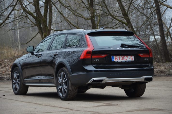 Tikko ievests. Volvo V90 Cross Country Awd. 2.0 D5 (173 kw-235 zs) Dīzelis. ar Automātisko ātrumkārbu.