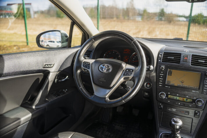 TOYOTA AVENSIS