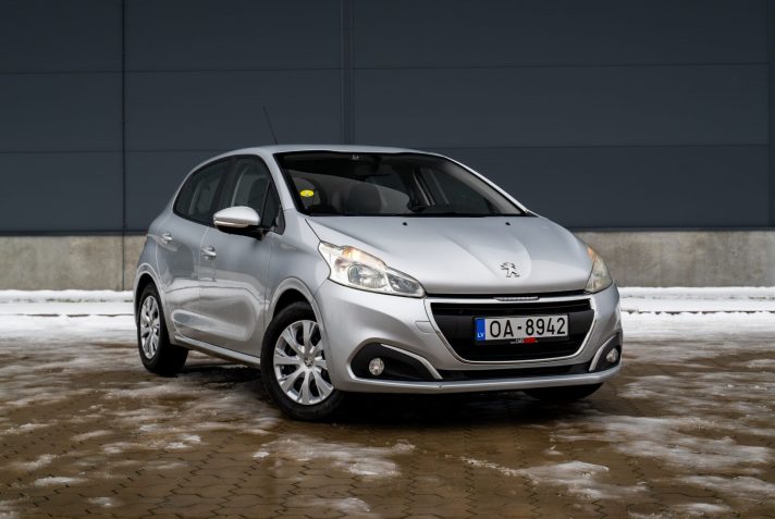 PEUGEOT 208