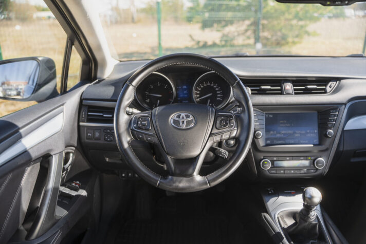 TOYOTA AVENSIS