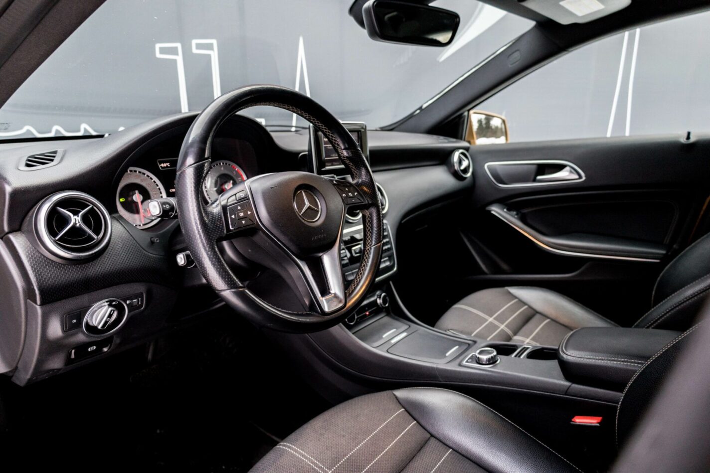 MERCEDES BENZ A180