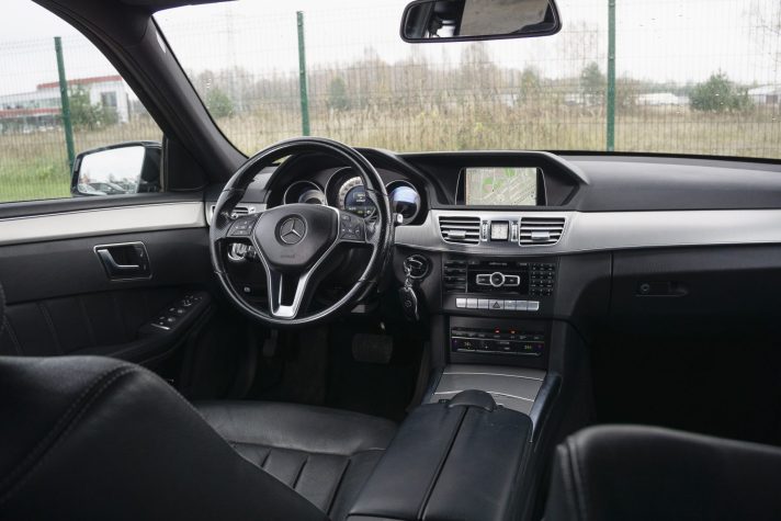 MERCEDES BENZ E220