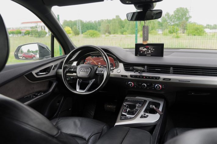 AUDI Q7 S-LINE