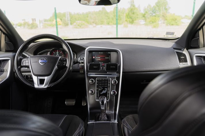 VOLVO XC60 R-DESIGN