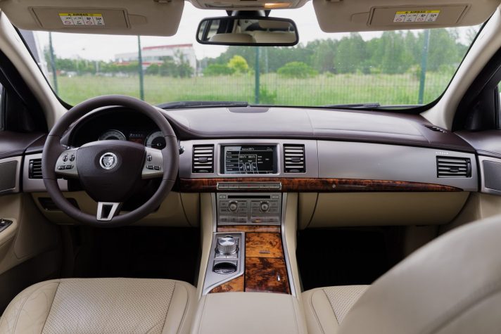 JAGUAR XF