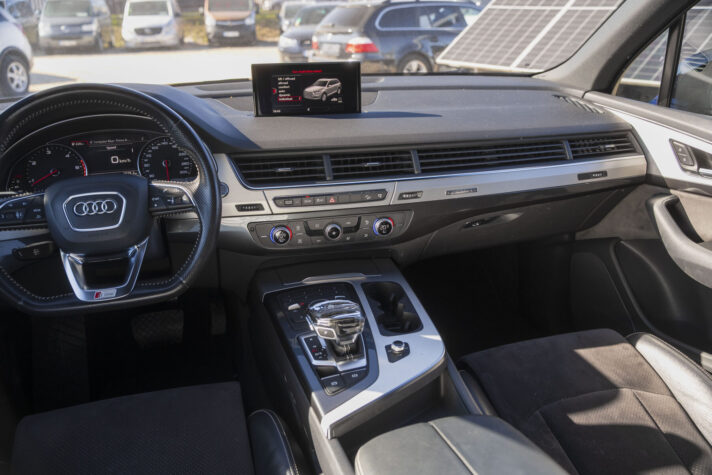 AUDI Q7 S-LINE