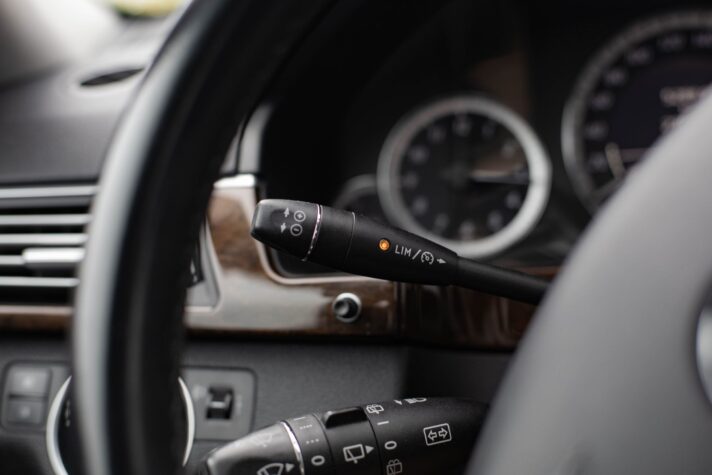 MERCEDES BENZ E220