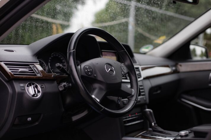 MERCEDES BENZ E220