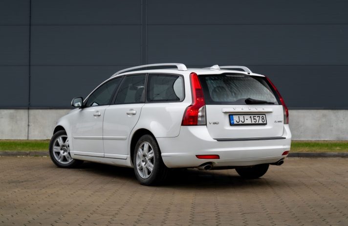 VOLVO V50
