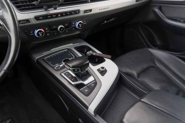 AUDI Q7 S-LINE