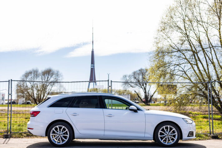 AUDI A4 AVANT