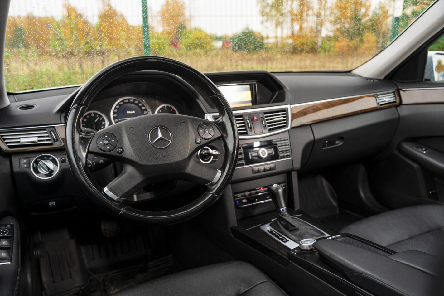 MERCEDES BENZ E 220