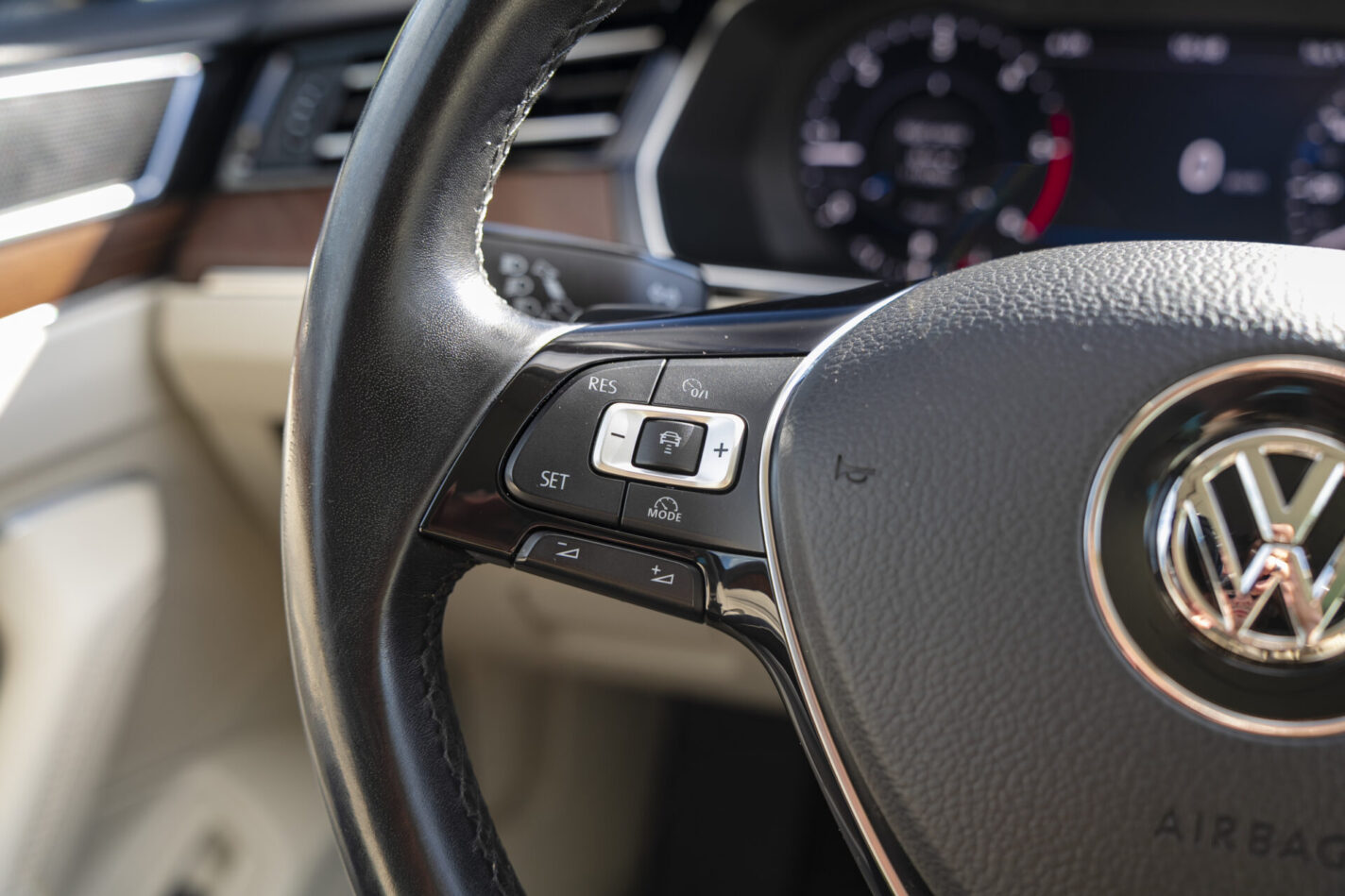 VW PASSAT R-LINE