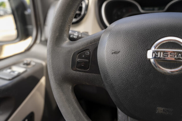 NISSAN NV300