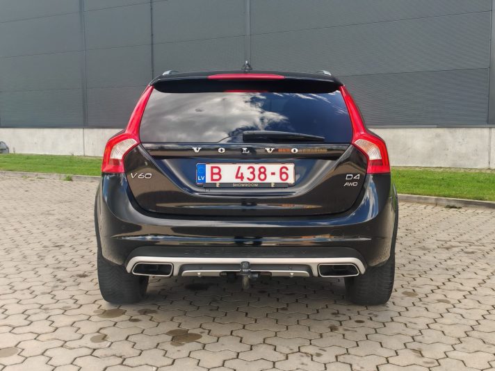 Volvo V60 Cross Country Summum 2,4D AWD