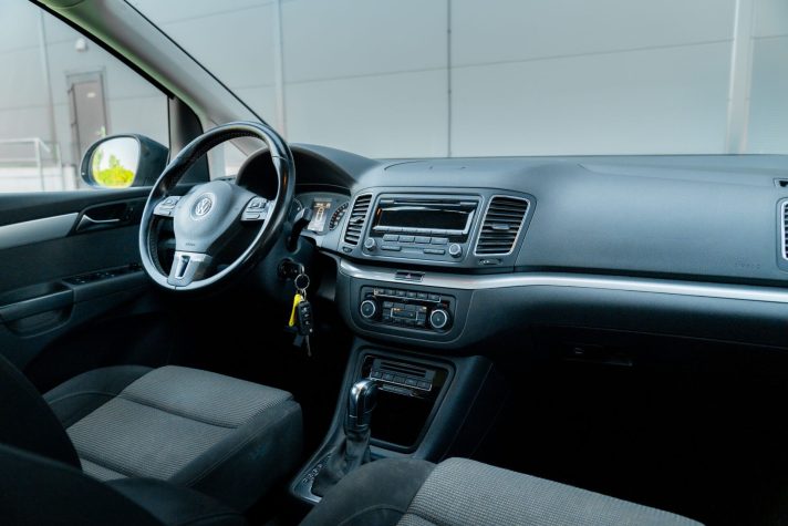 VW SHARAN