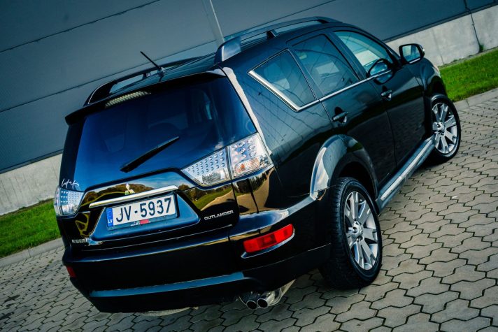 MITSUBISHI OUTLANDER
