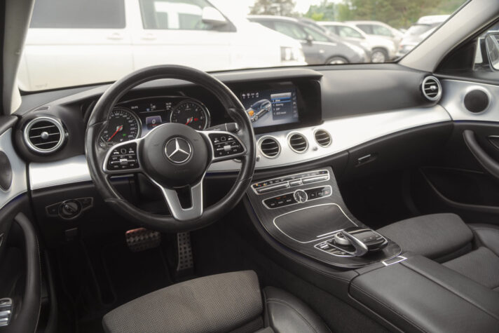 MERCEDES BENZ E300 DE