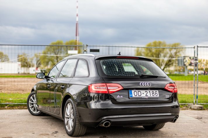 AUDI A4 AVANT