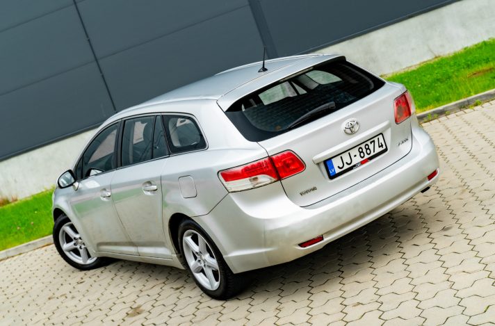 TOYOTA AVENSIS