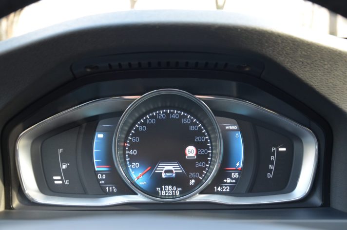 Tikko ievests 2016. Gada modelis. Volvo. V60 Plug-In Hybrid Summum. 2.4D6 (162kw -220z/s diesel + 50Kw-68z/s Electro= 288z/s) Awd pilnpiedziņa.