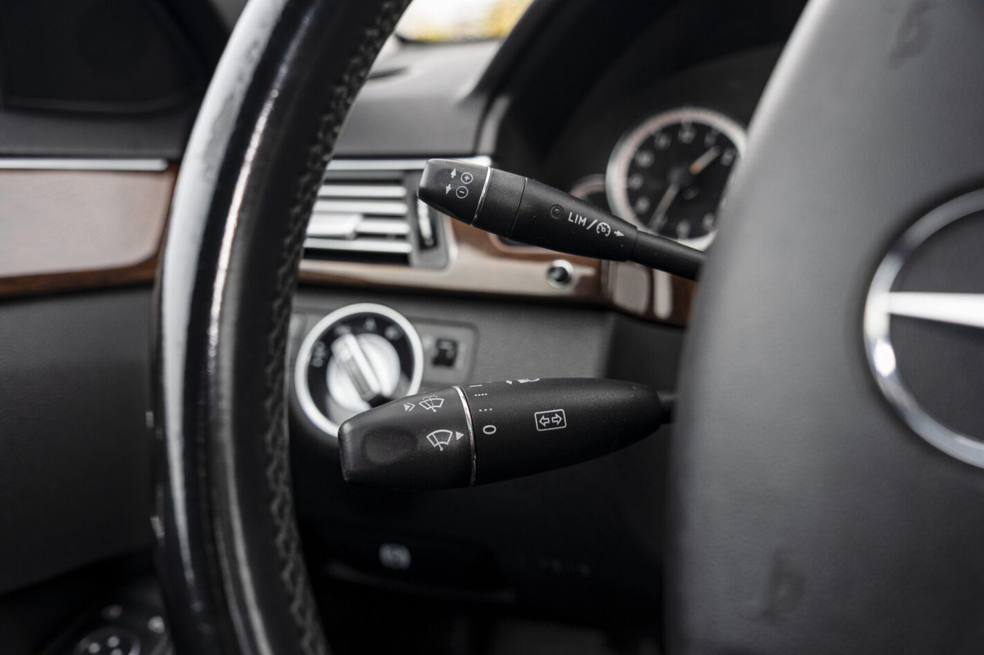 MERCEDES BENZ E 220