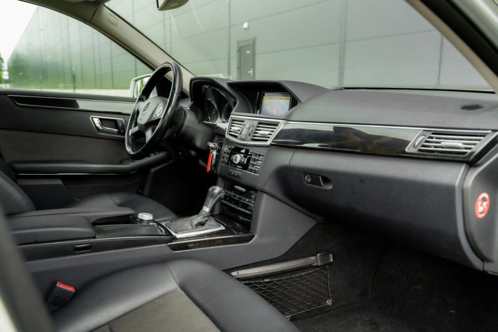 MERCEDES BENZ E220