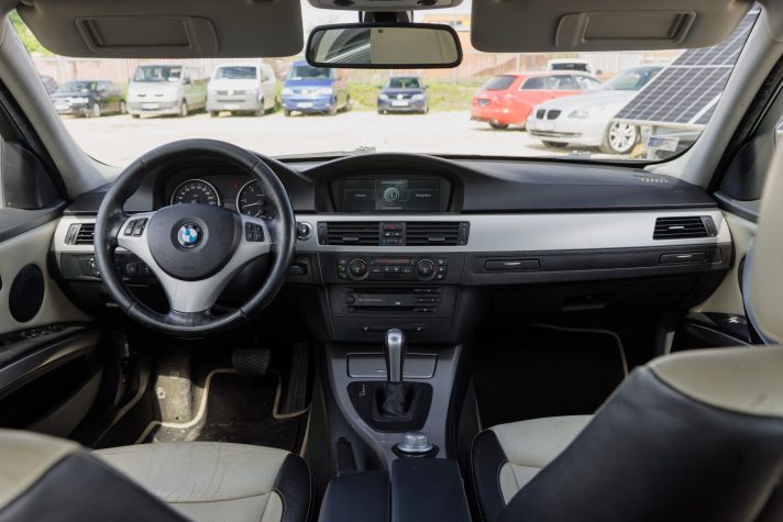 BMW 330
