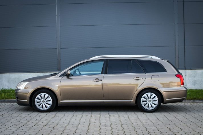 TOYOTA AVENSIS