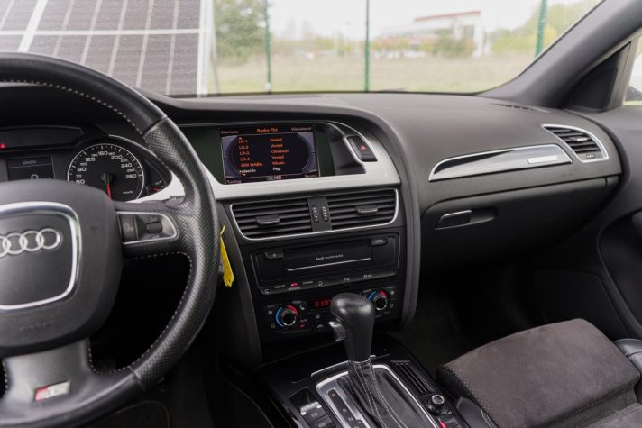 AUDI A4 AVANT QUATTRO