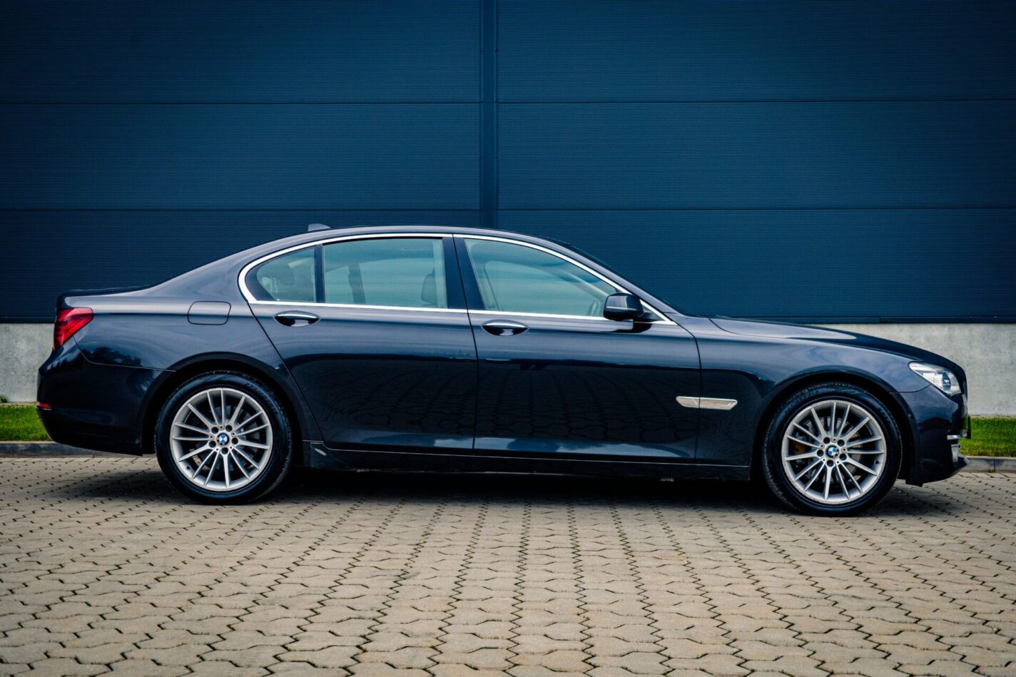 BMW 730