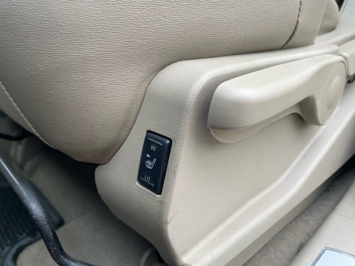 RENAULT KOLEEOS AR MAZU ORIGINALU PIERADAMU NOBRAUKUMU