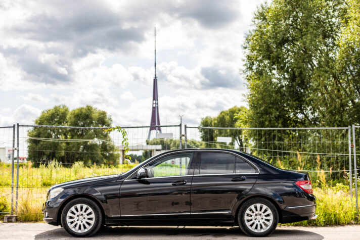 MERCEDES BENZ C220