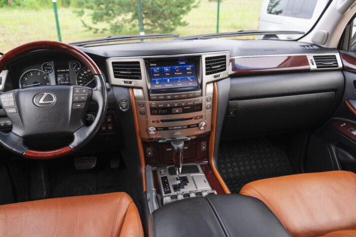 LEXUS LX 570
