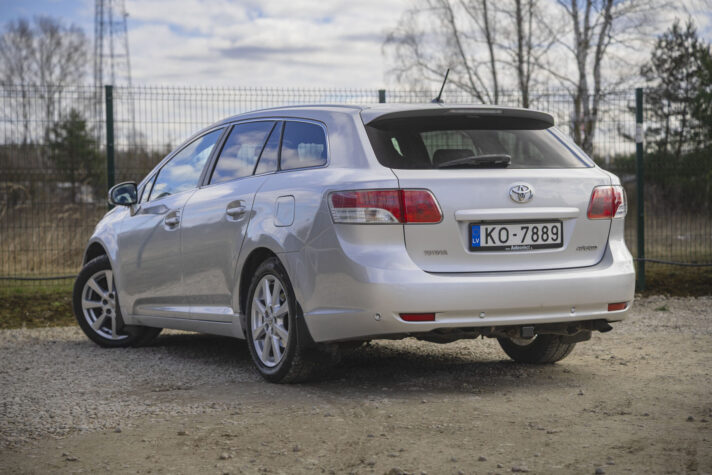 TOYOTA AVENSIS
