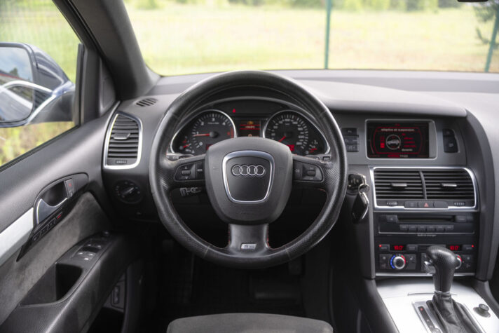 AUDI Q7 S-LINE
