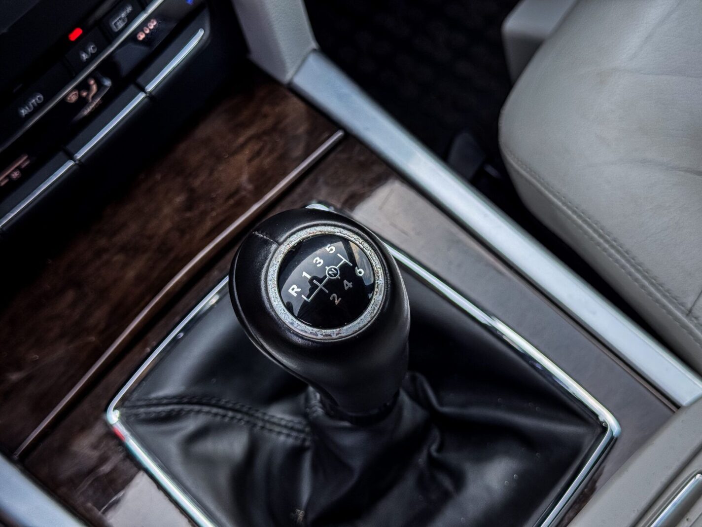 MERCEDES BENZ E220