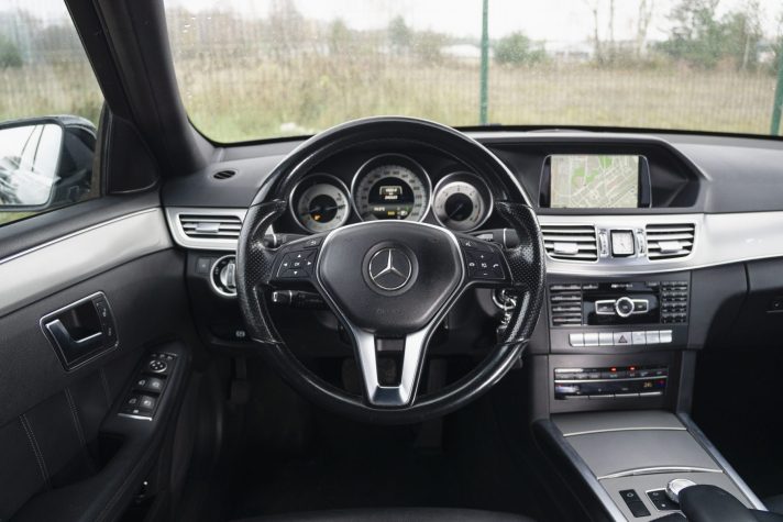 MERCEDES BENZ E220