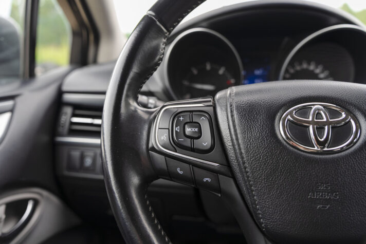 TOYOTA AVENSIS