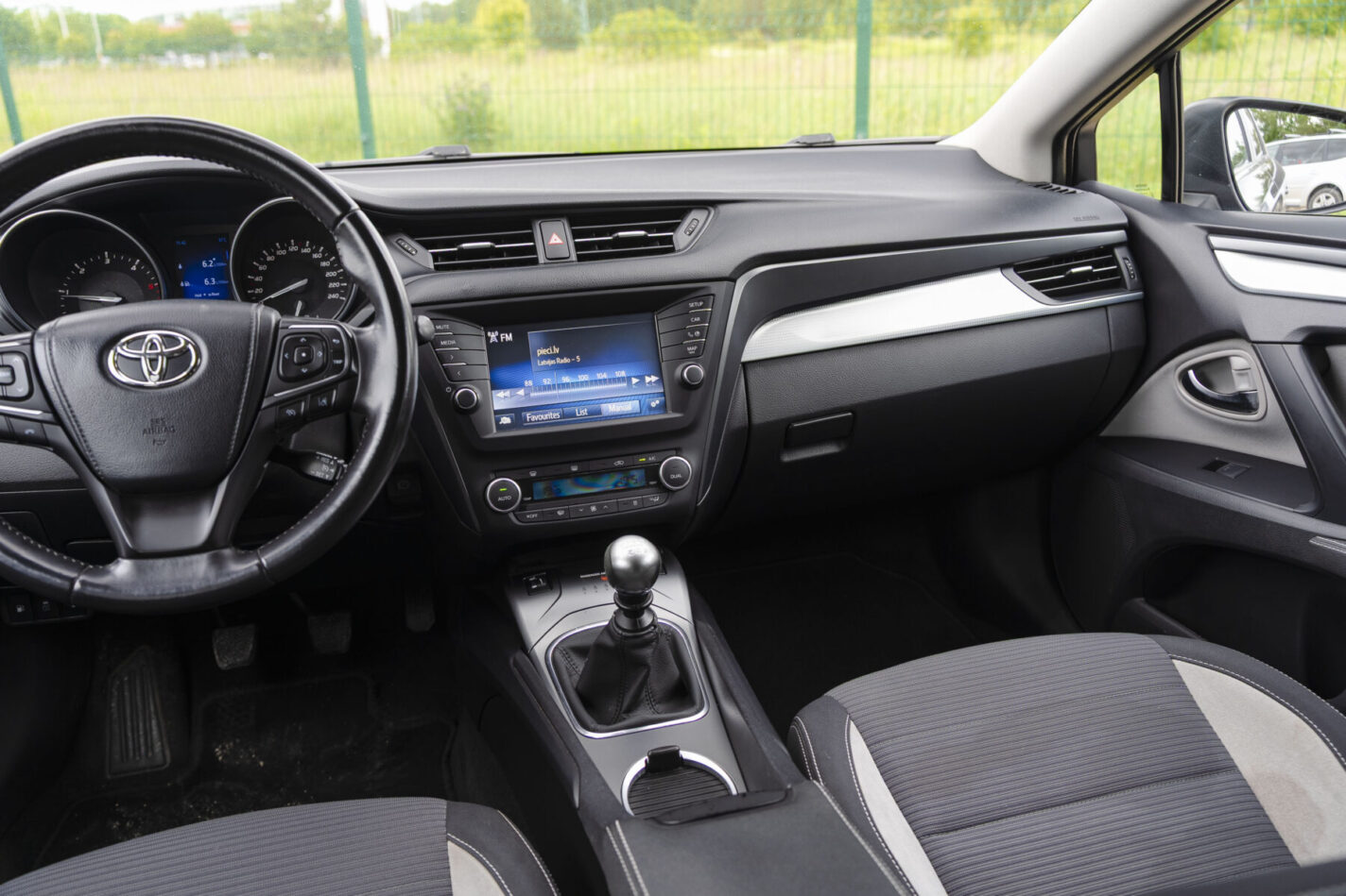 TOYOTA AVENSIS