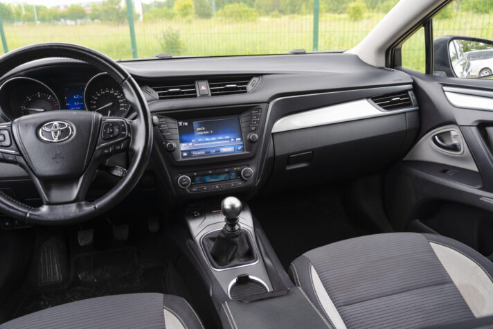 TOYOTA AVENSIS