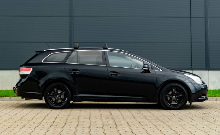 TOYOTA AVENSIS