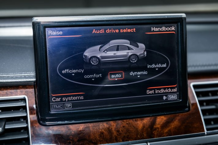 AUDI A8